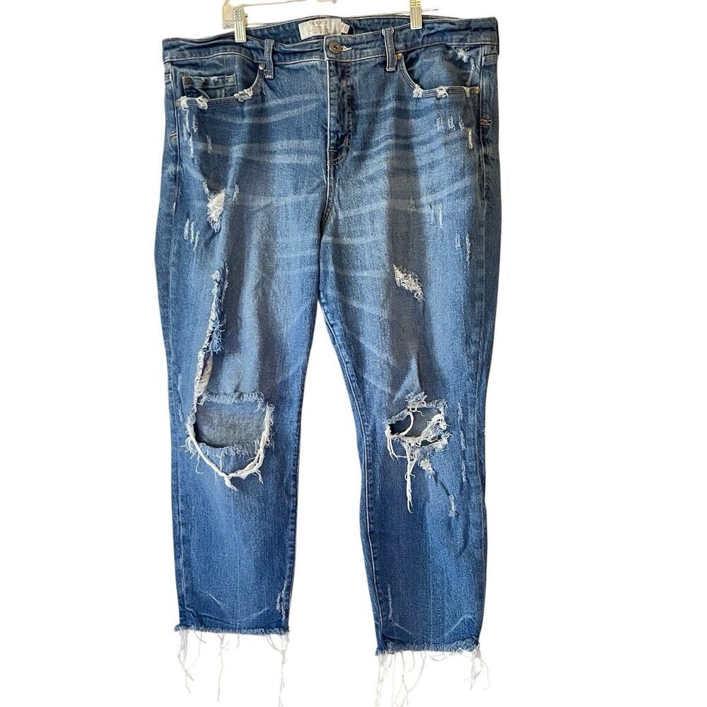 Torrid Cropped Distressed Blue Women’s Jeans Size 20R Vintage Stretch Denim